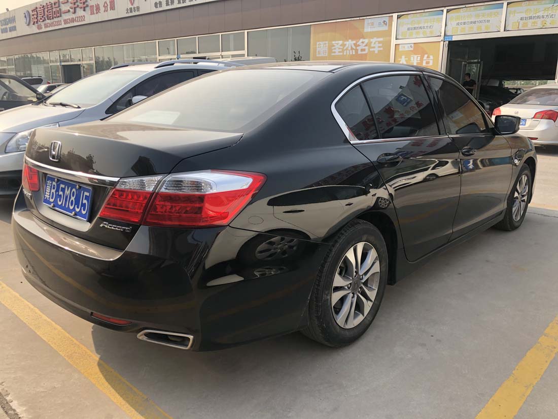 本田雅阁    黑