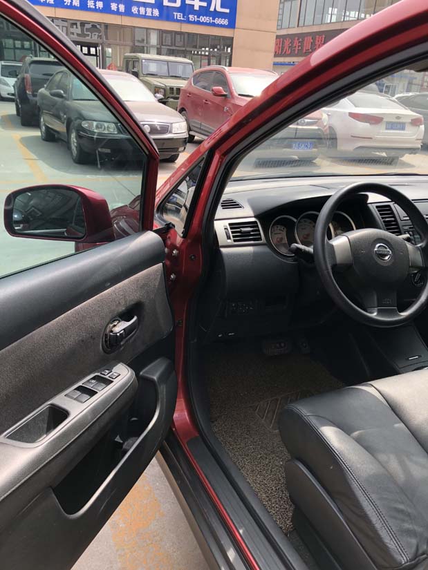 日产尼桑骐达