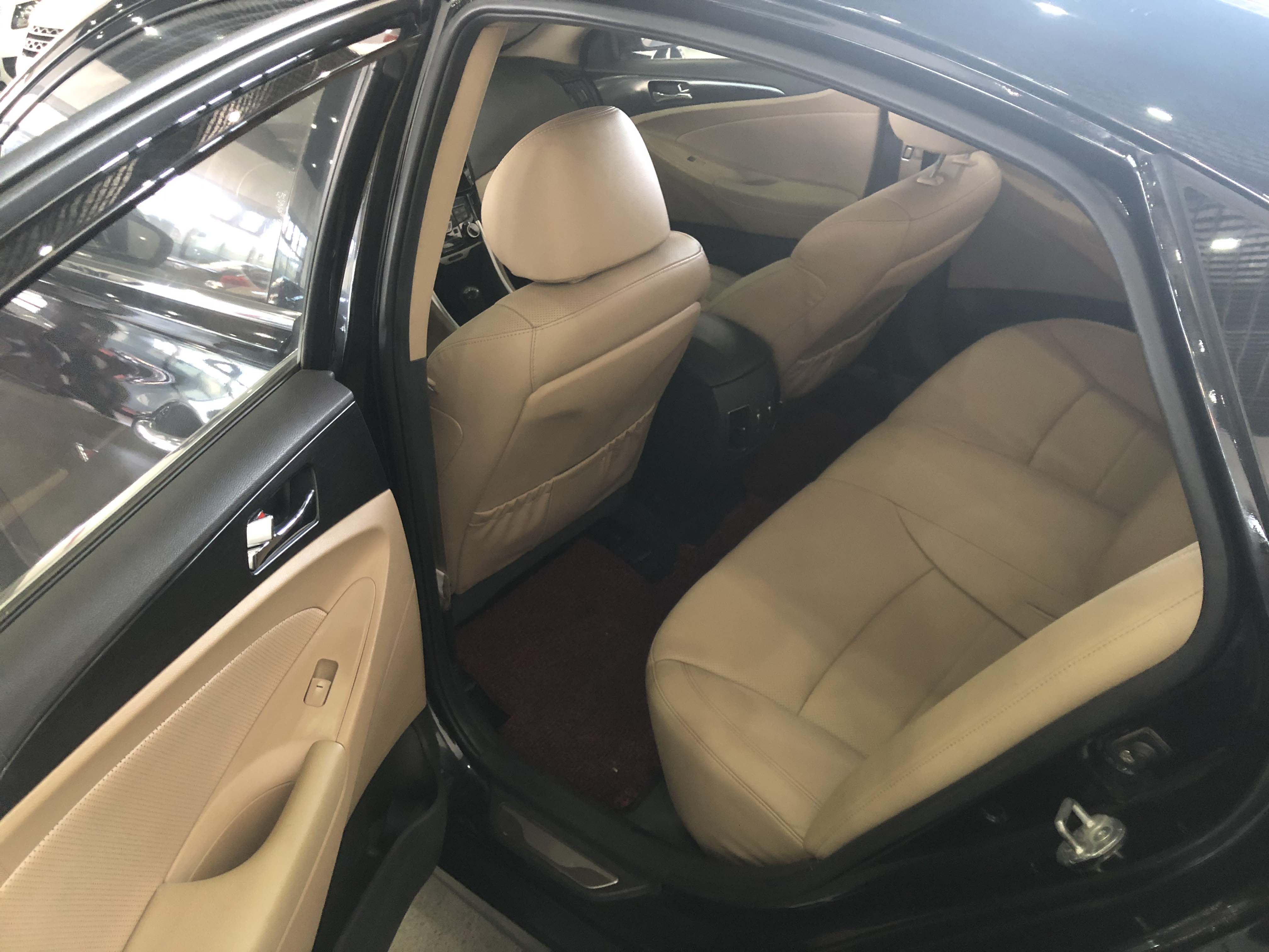 11年 现代索纳塔 2.0