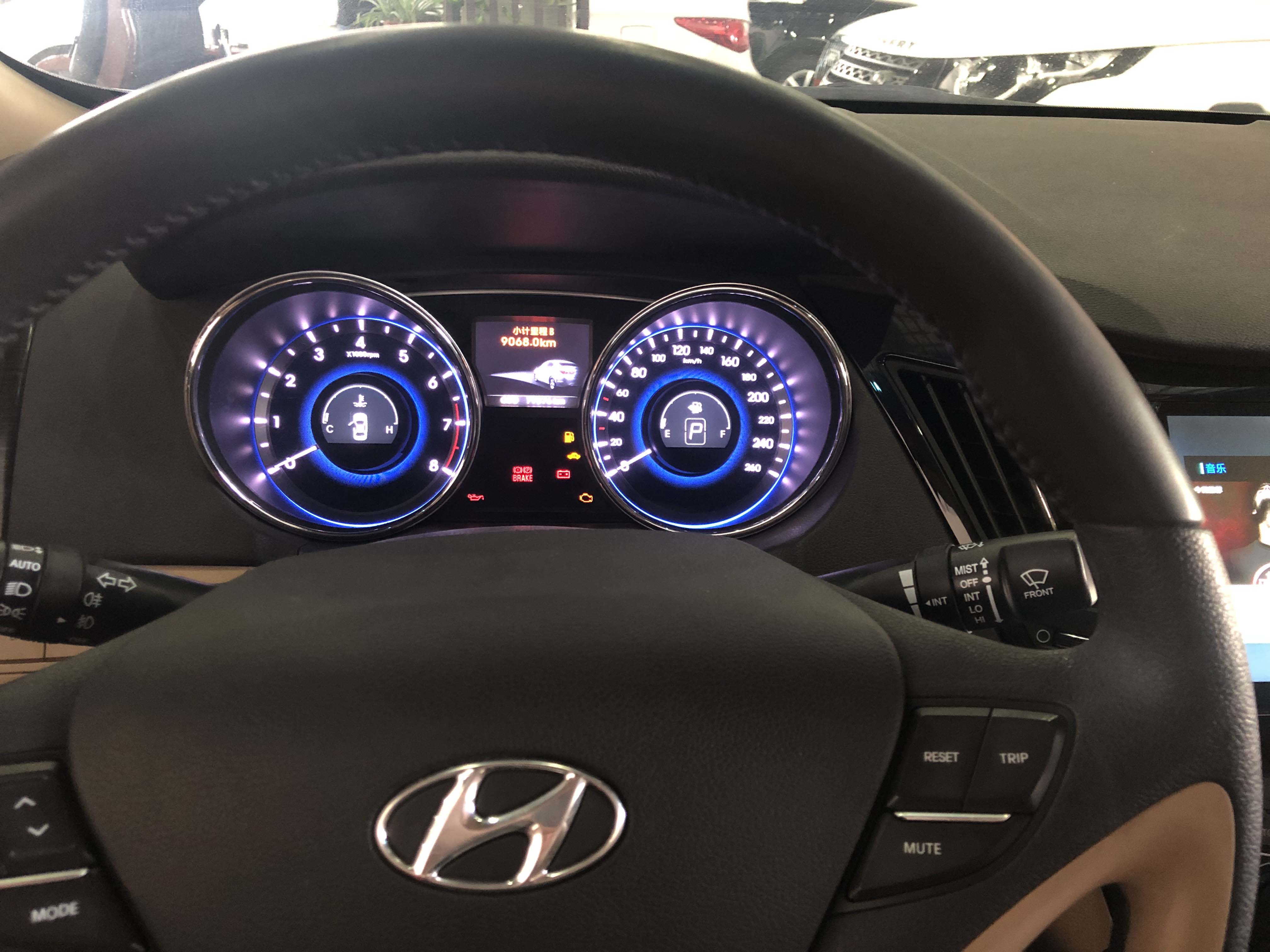 11年 现代索纳塔 2.0