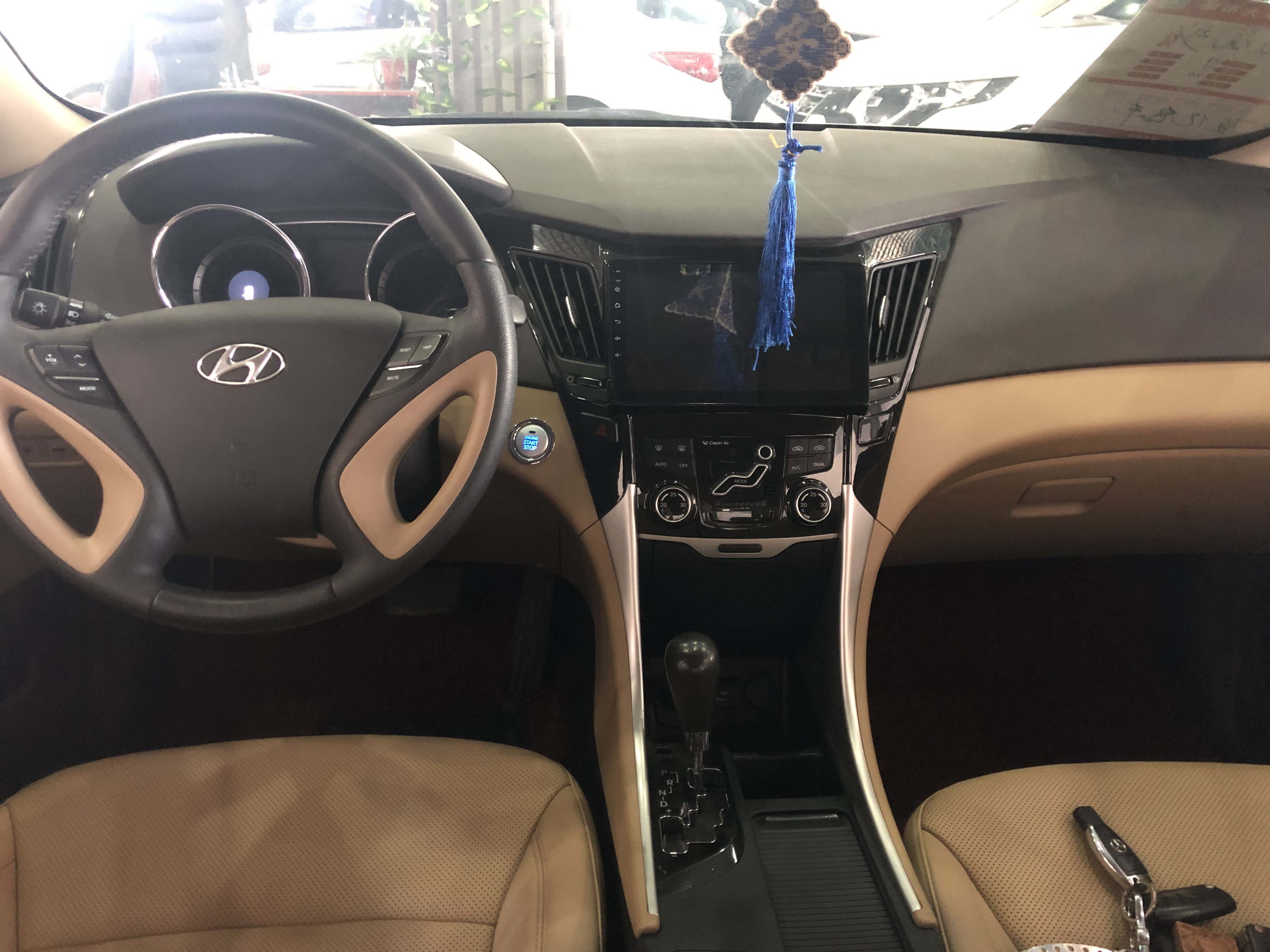 11年现代索纳塔8 2.0