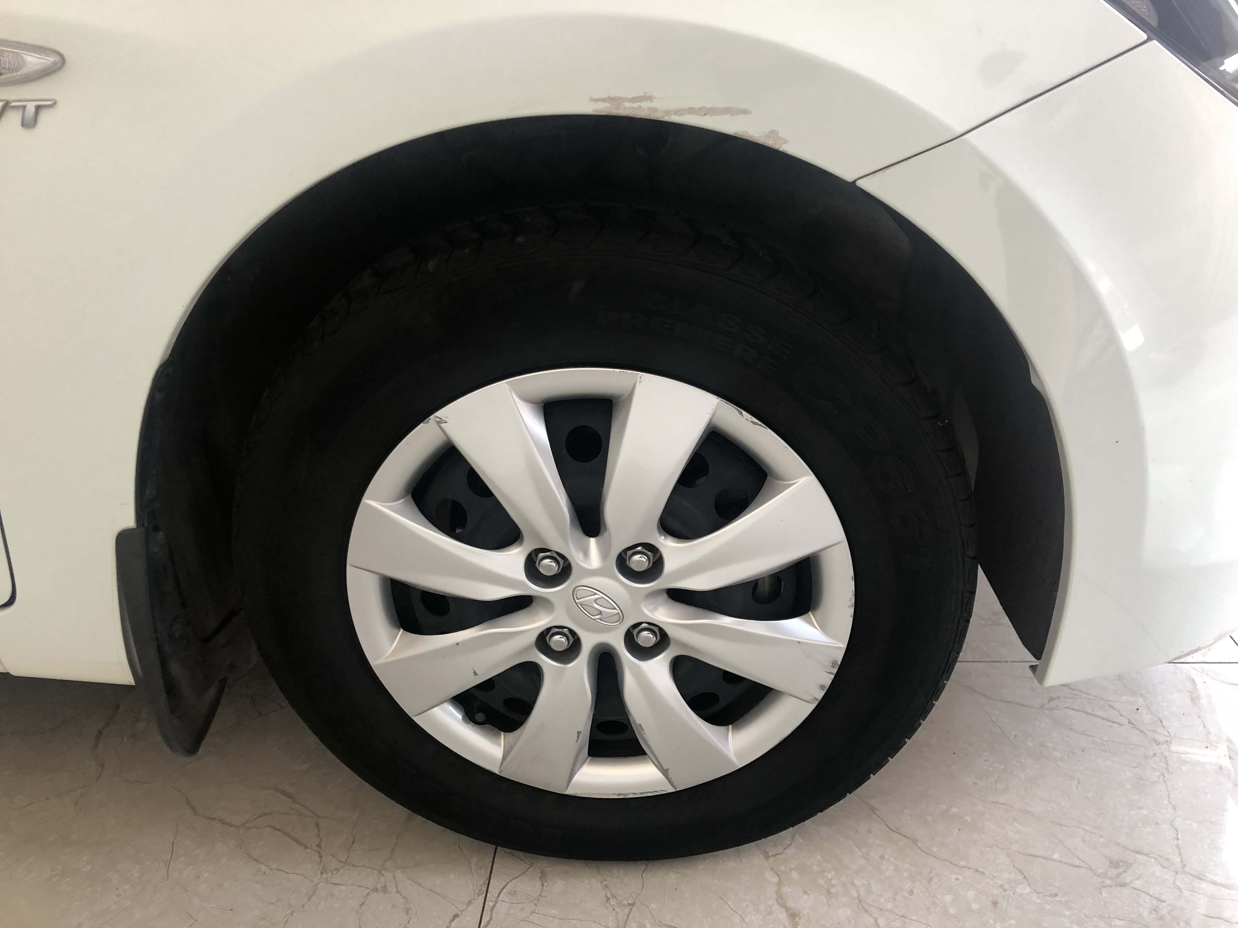 14年 现代瑞纳 1.4