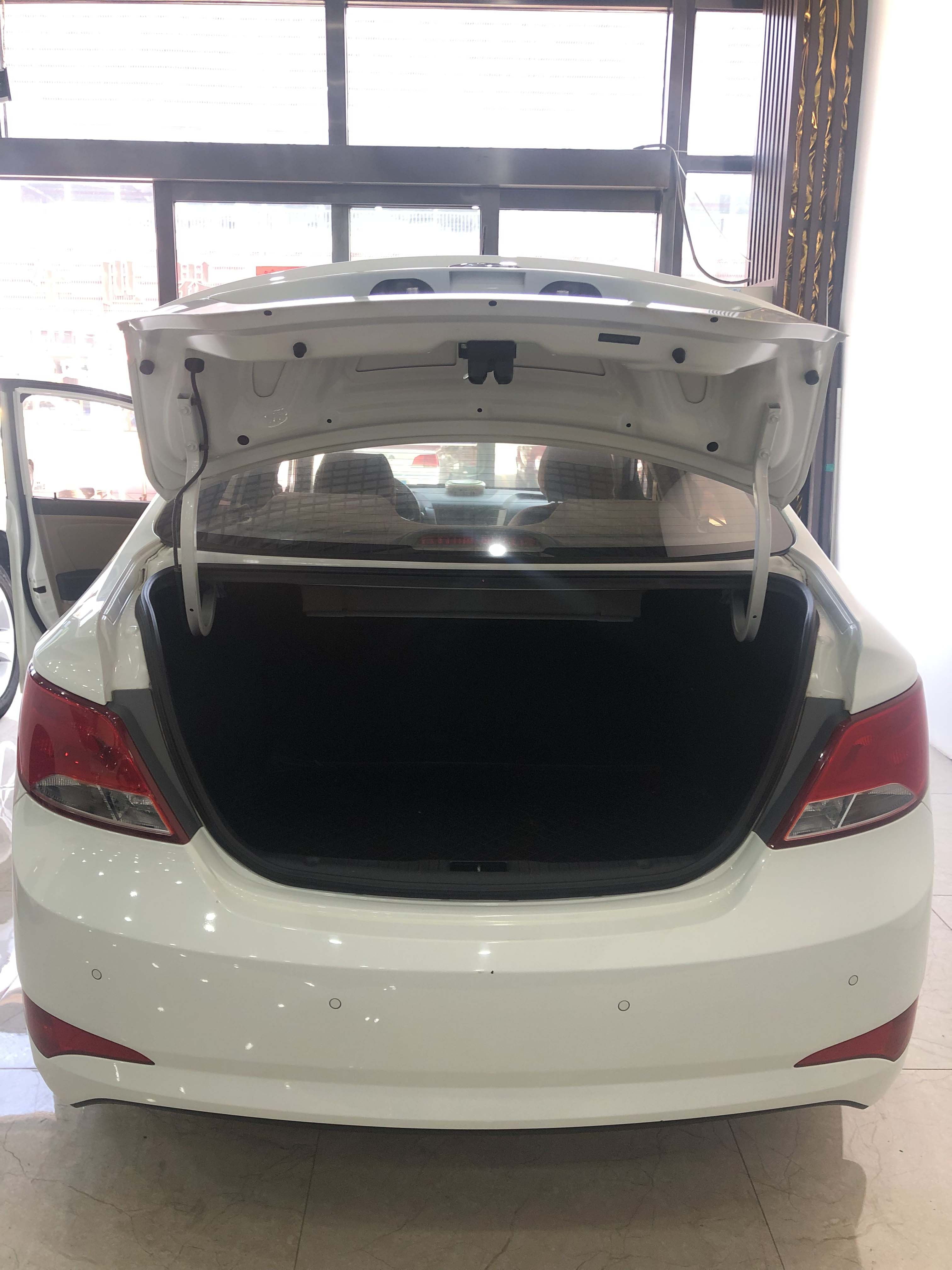 14年 现代瑞纳 1.4