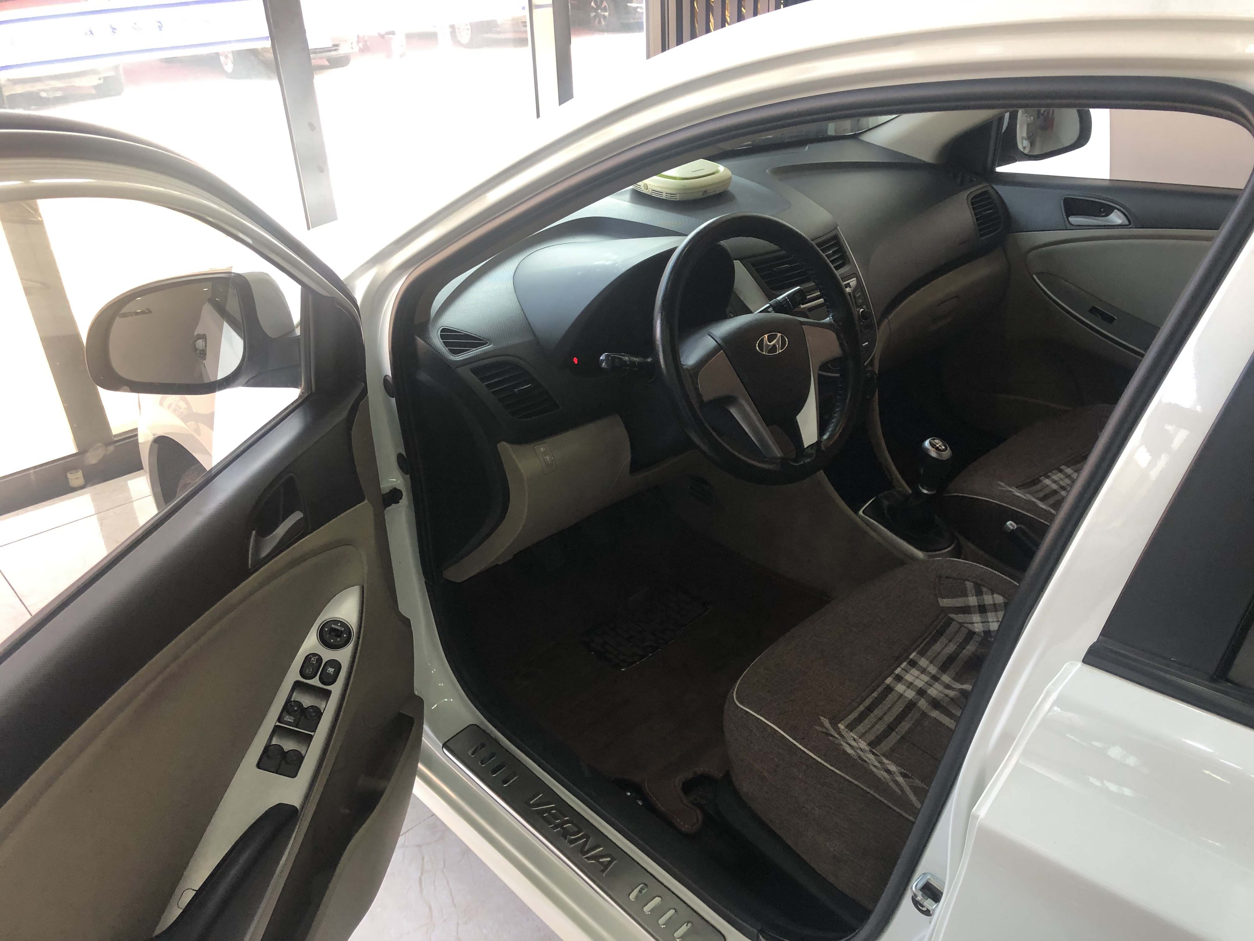 14年 现代瑞纳 1.4