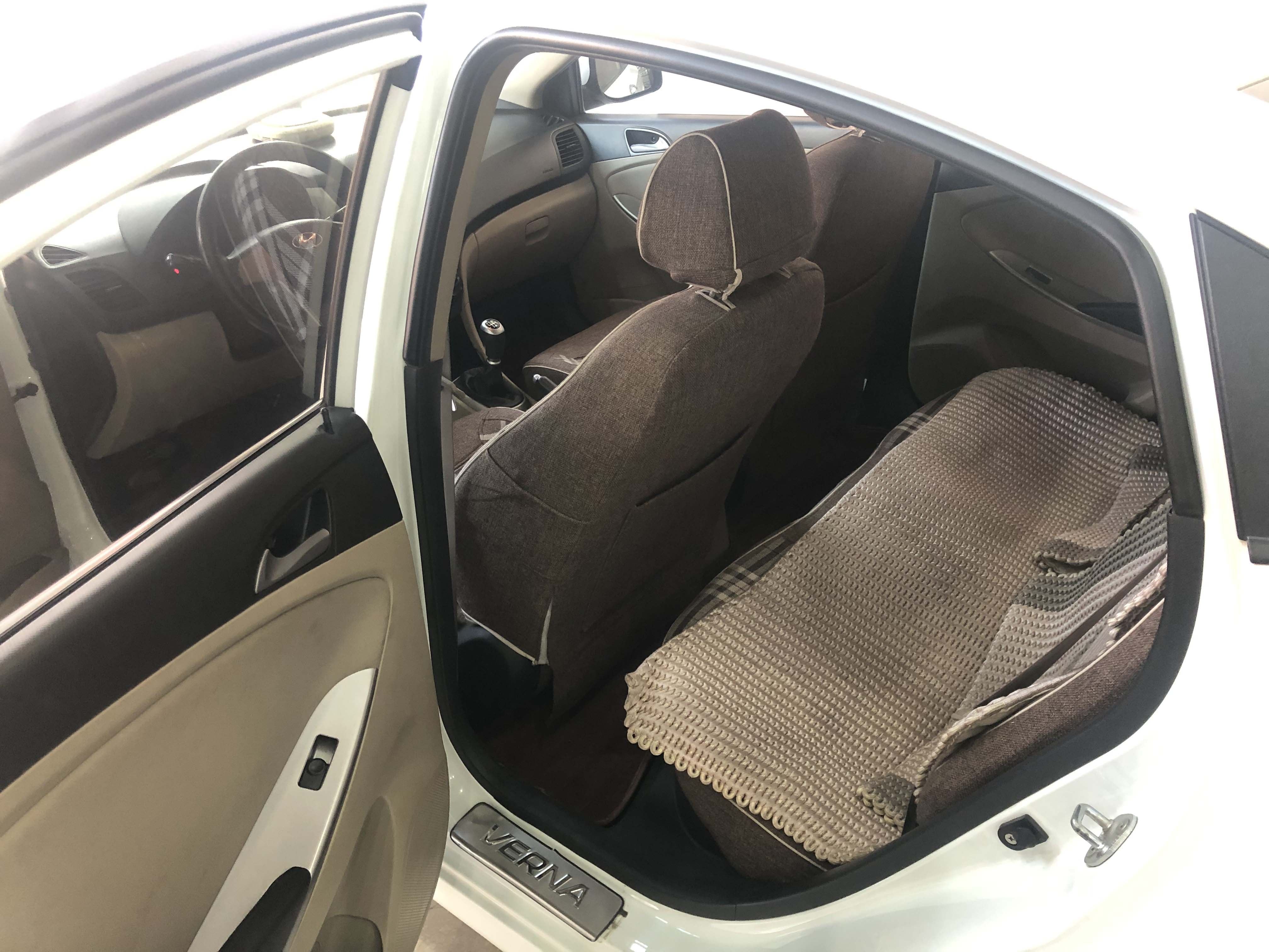 14年 现代瑞纳 1.4