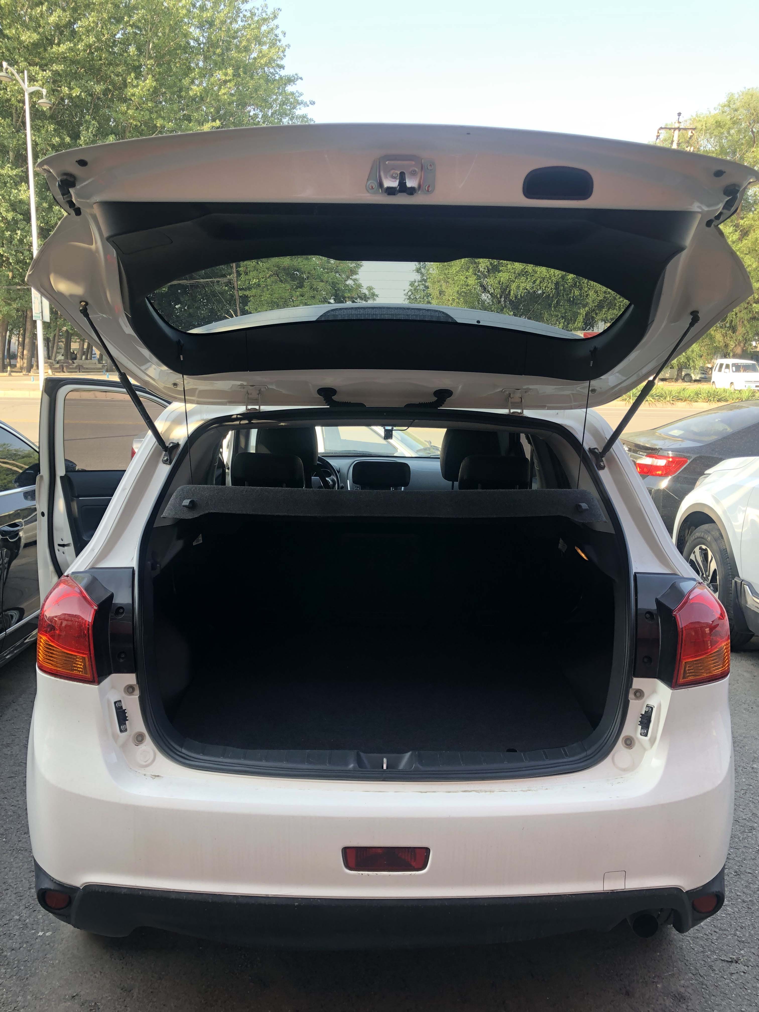 14年 三菱劲炫 2.0