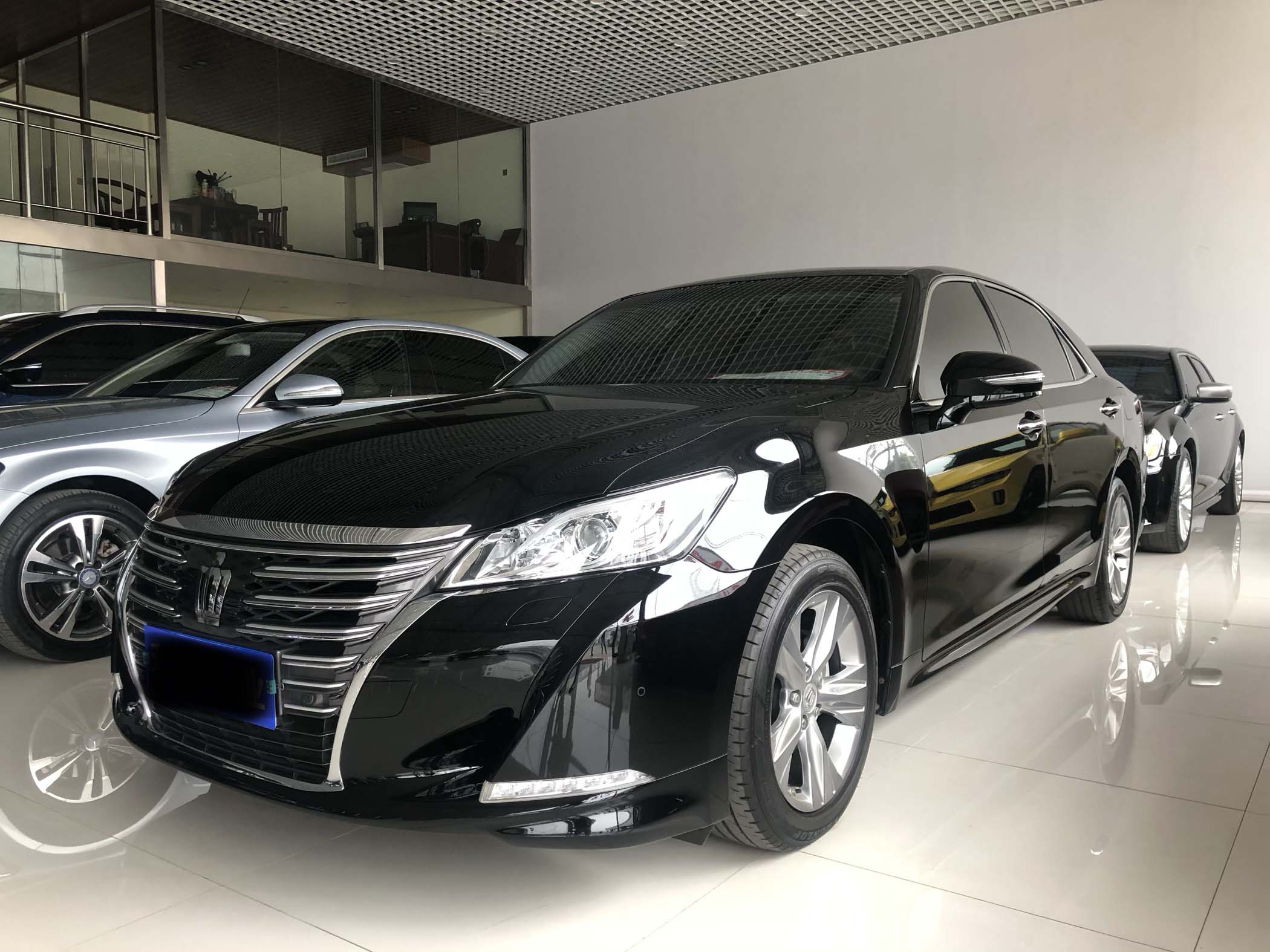 17年 丰田皇冠 2.0T