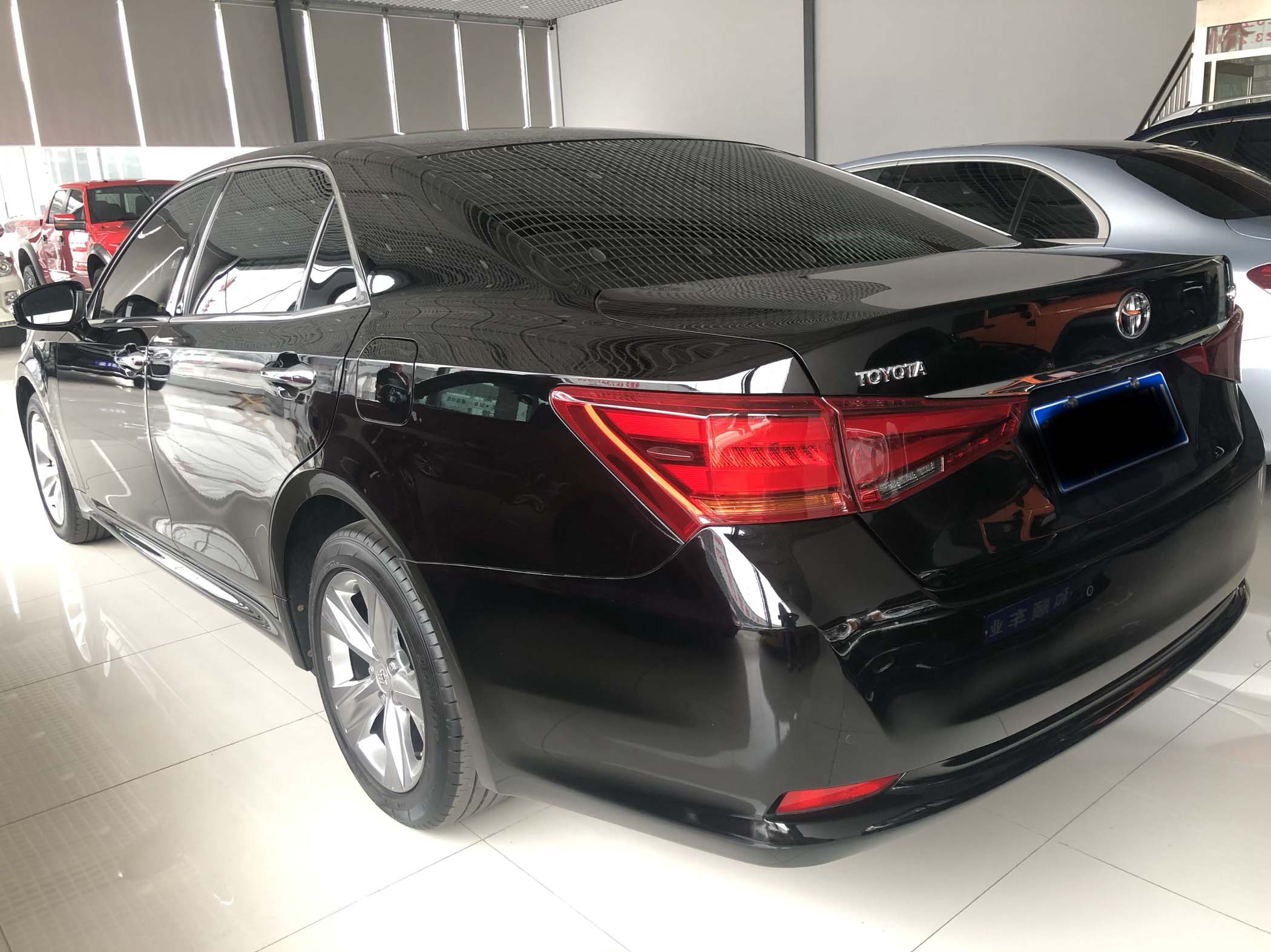 17年 丰田皇冠 2.0T