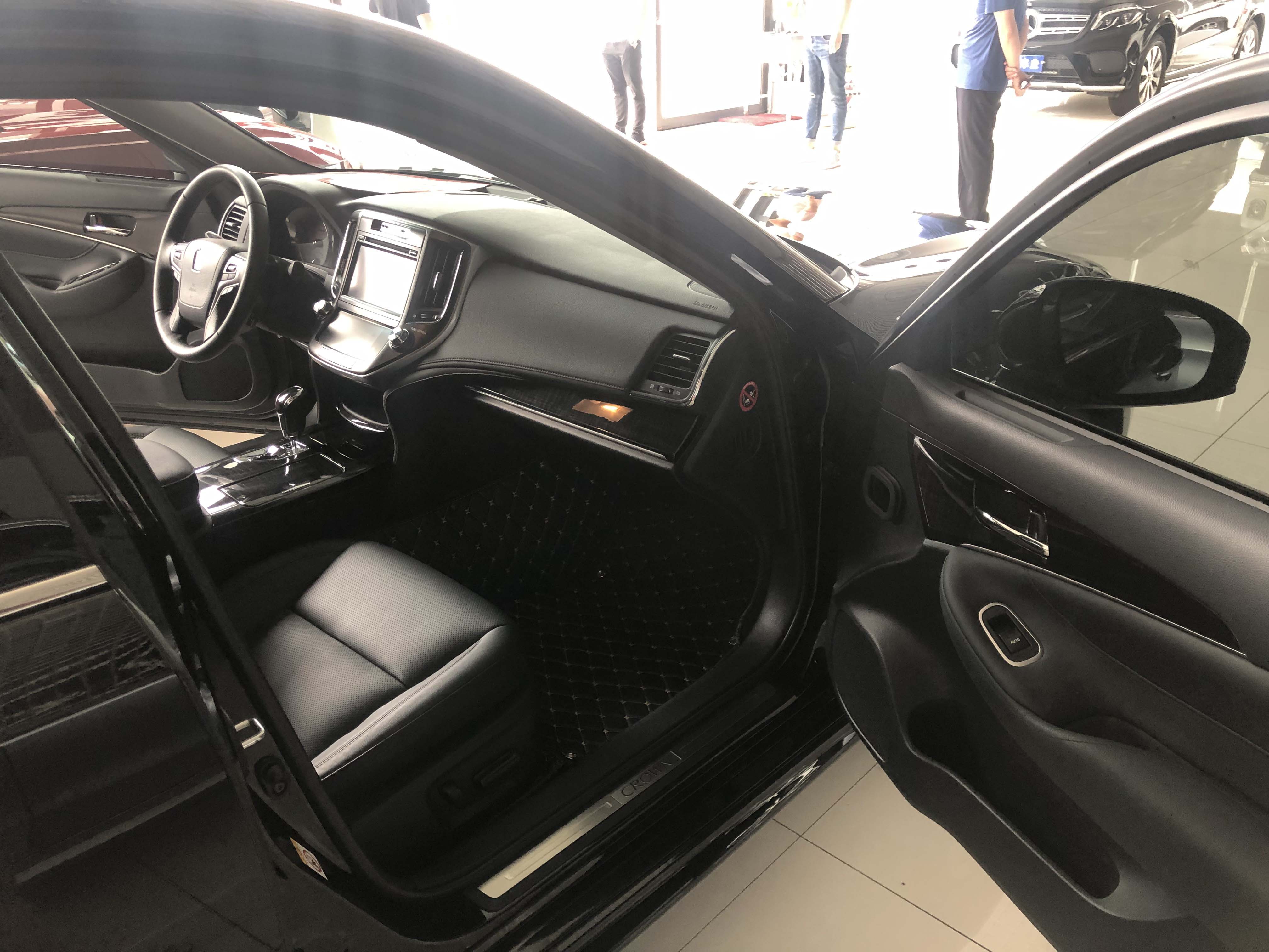 17年 丰田皇冠 2.0T