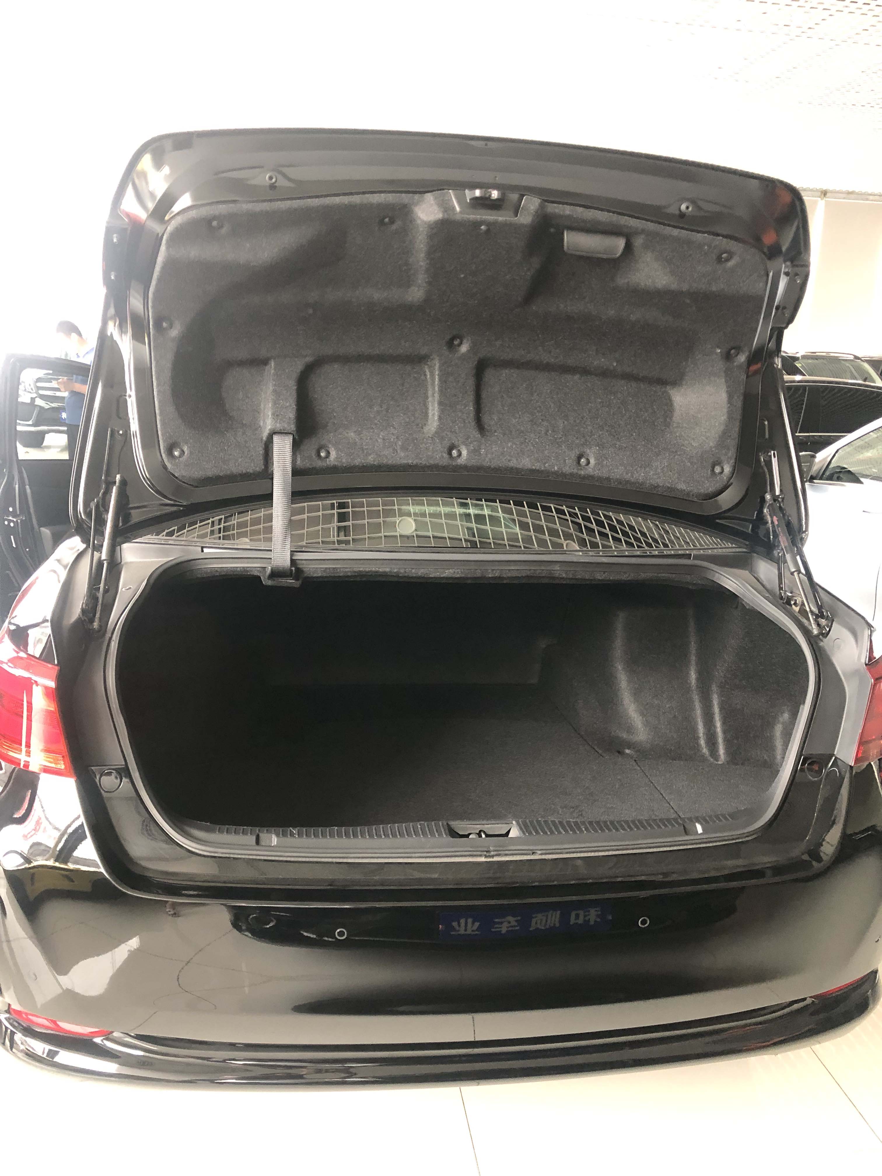 17年 丰田皇冠 2.0T