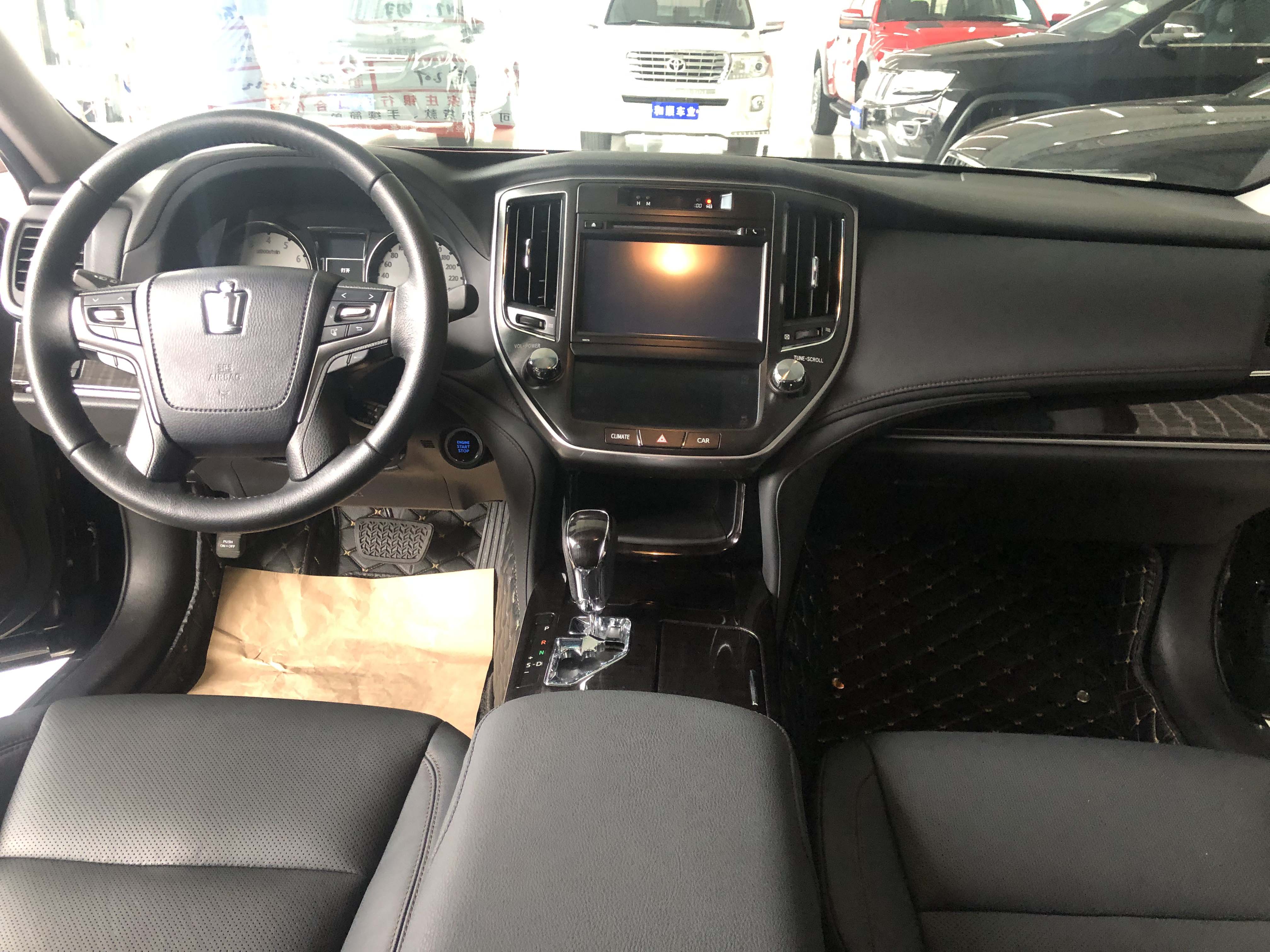 17年 丰田皇冠 2.0T